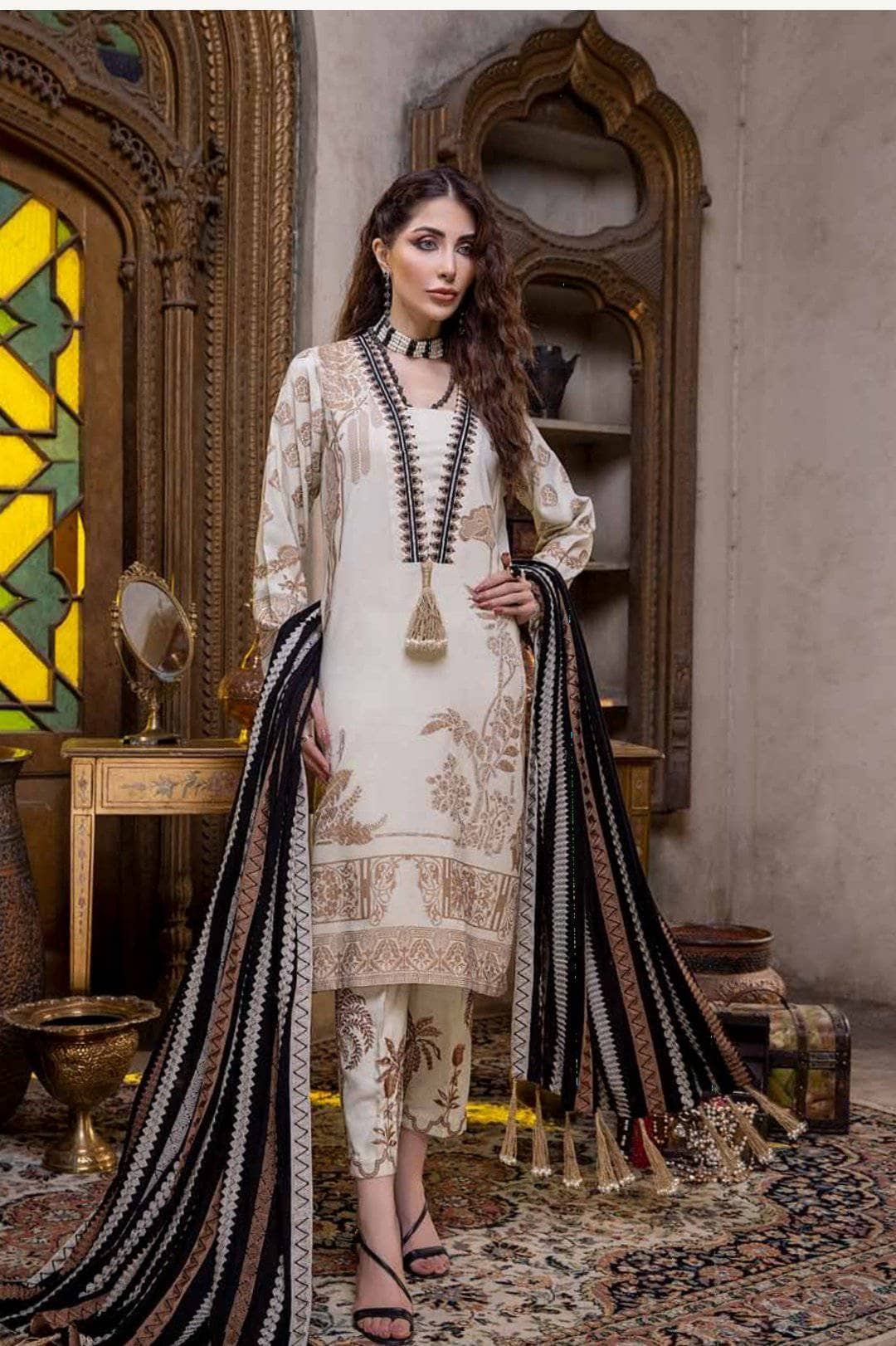 img_charizma_signature_leather_jacquard_woolen_shawl_awwal_boutique