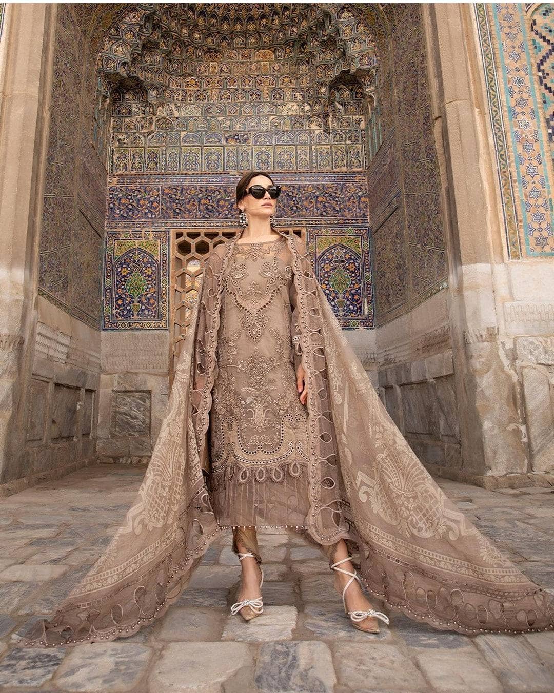 img_maria_b_eid_lawn_23_awwal_boutique