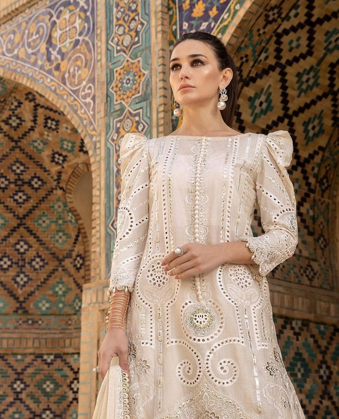 img_maria_b_eid_lawn_23_awwal_boutique