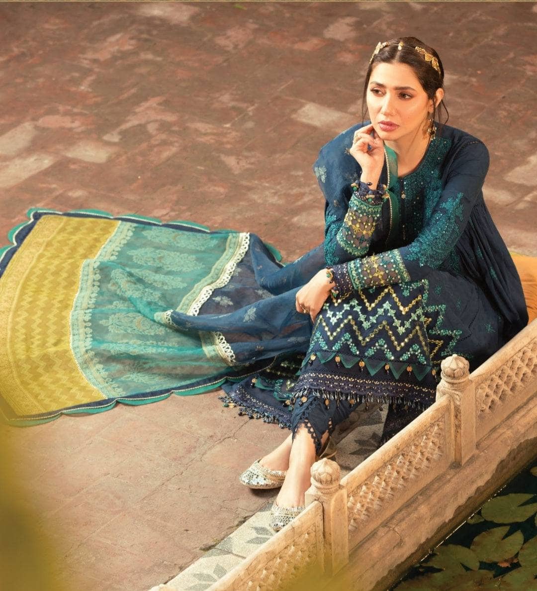 img_maria_b_lawn_22_awwal_boutique