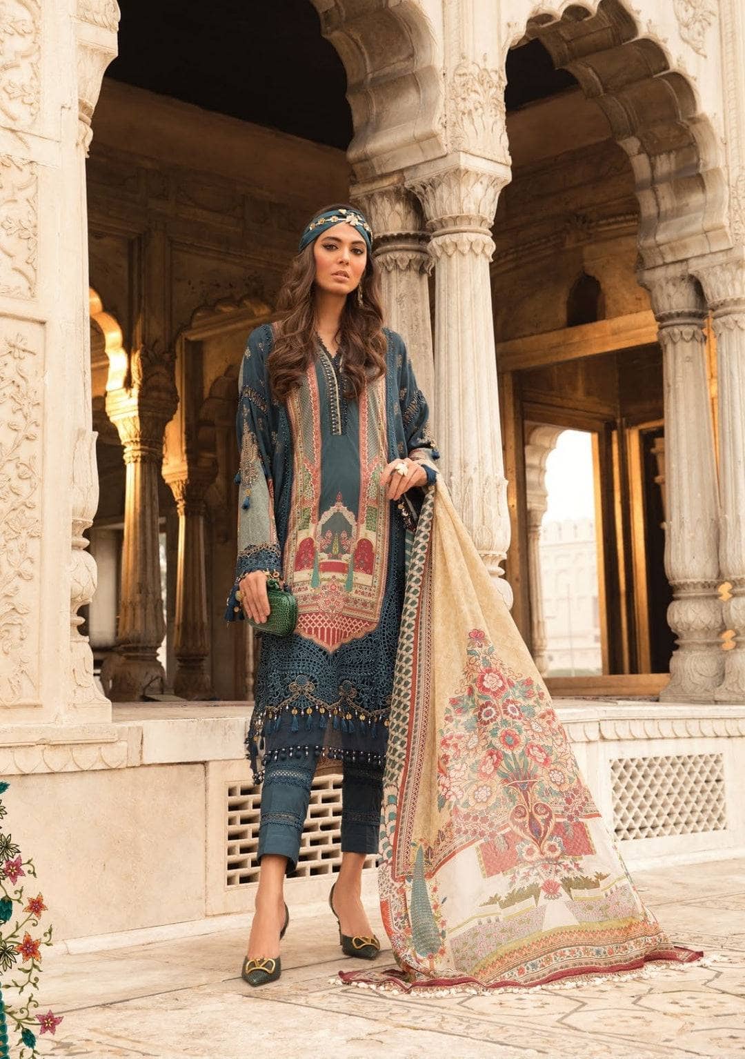 img_maria_b_lawn_22_awwal_boutique