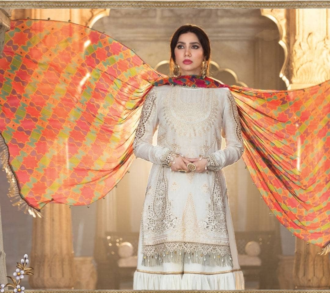 img_maria_b_lawn_22_awwal_boutique