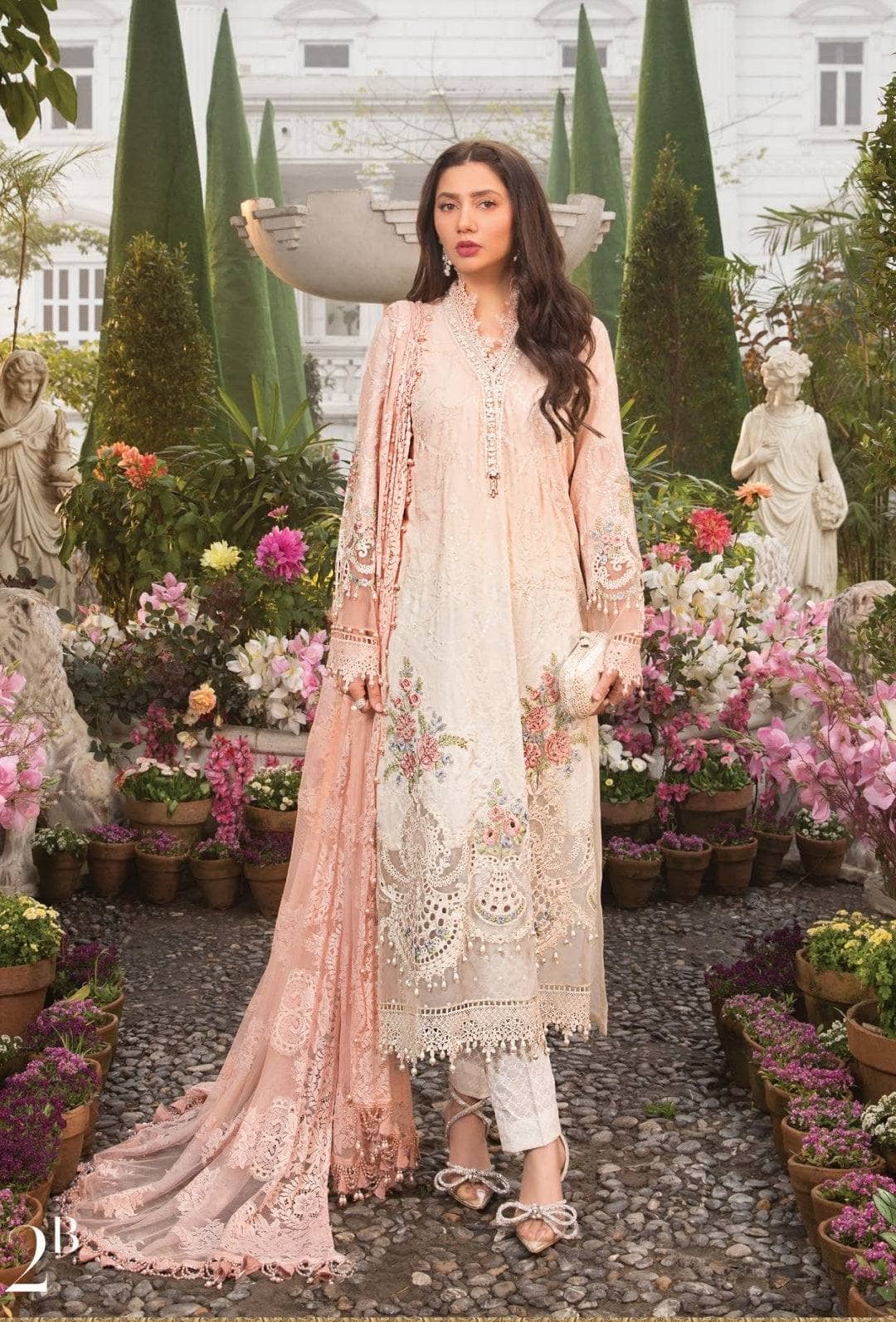 img_maria_b_lawn_22_awwal_boutique