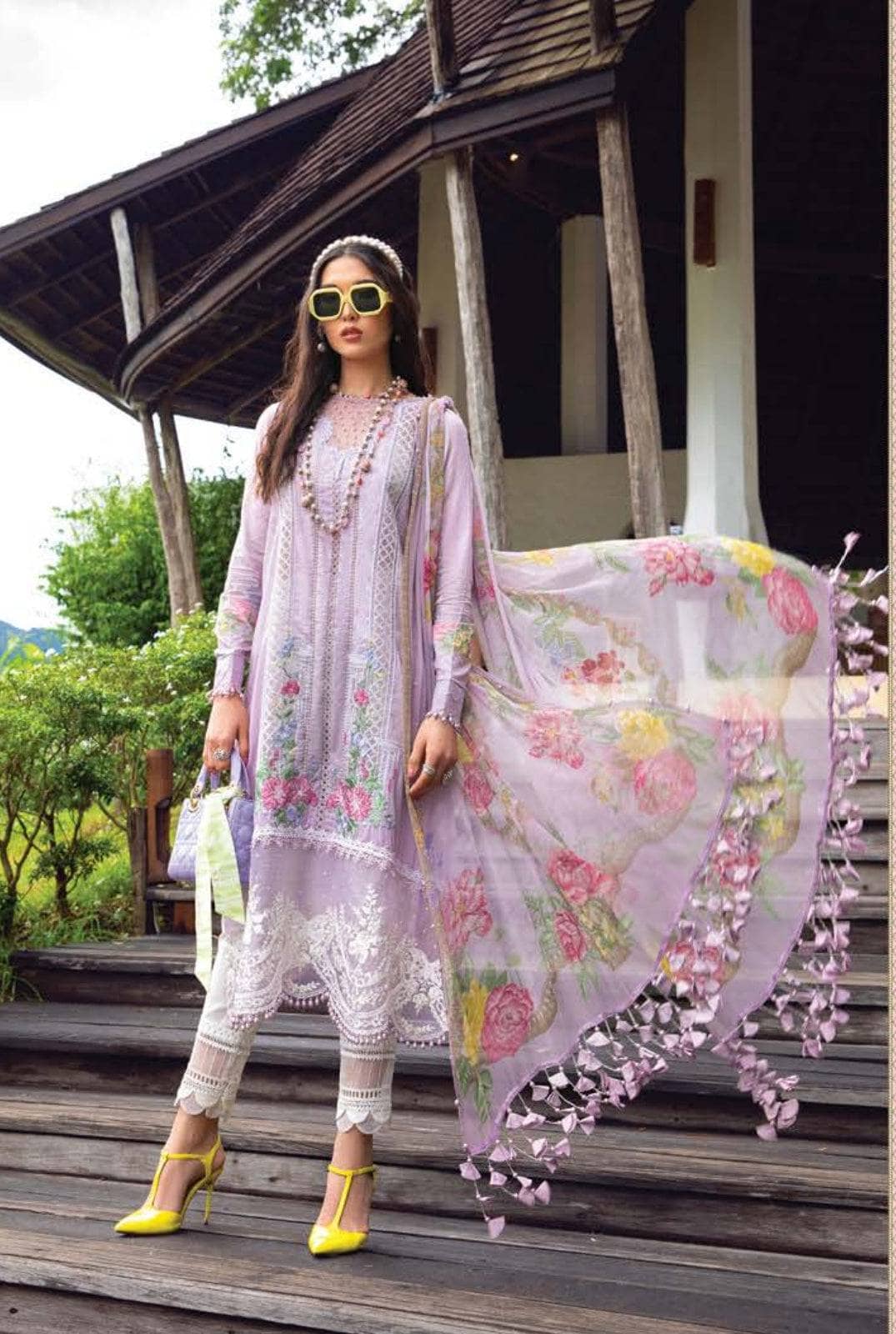 img_maria_b_m_prints_lawn_22_awwal_boutique