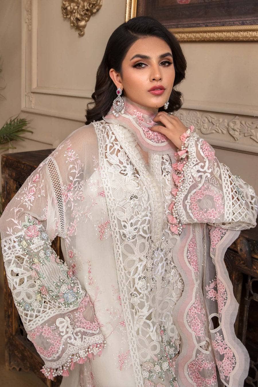 img_maria_b_mbroidered_chiffon_23_awwal_boutique