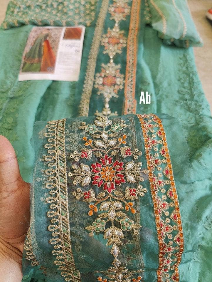 img_open_pic_maria_b_mbroidered_2022_awwal_boutique