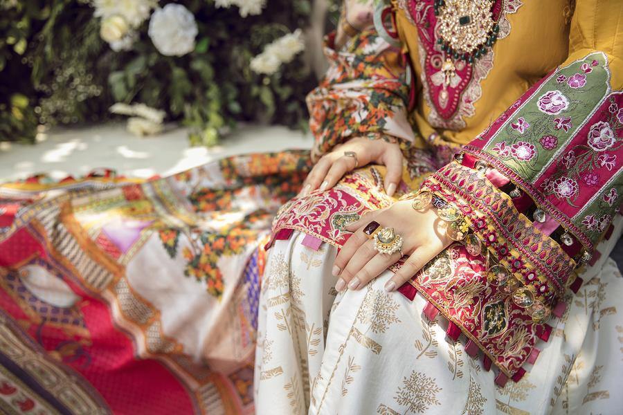 img_maryam_hussain_lawn_collection_awwal_boutique