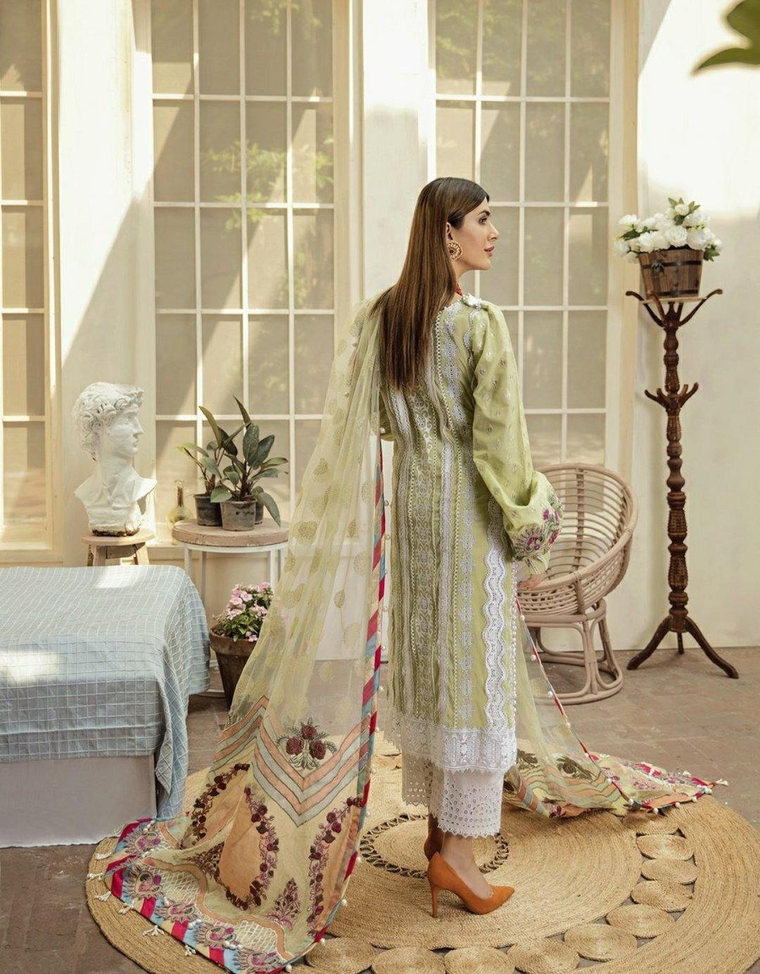 img_maryam_hussain_lawn_collection_awwal_boutique