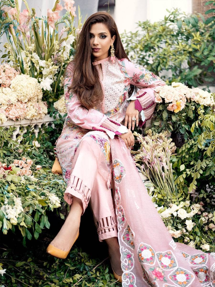 img_maryam_hussain_lawn_23_awwal_boutique