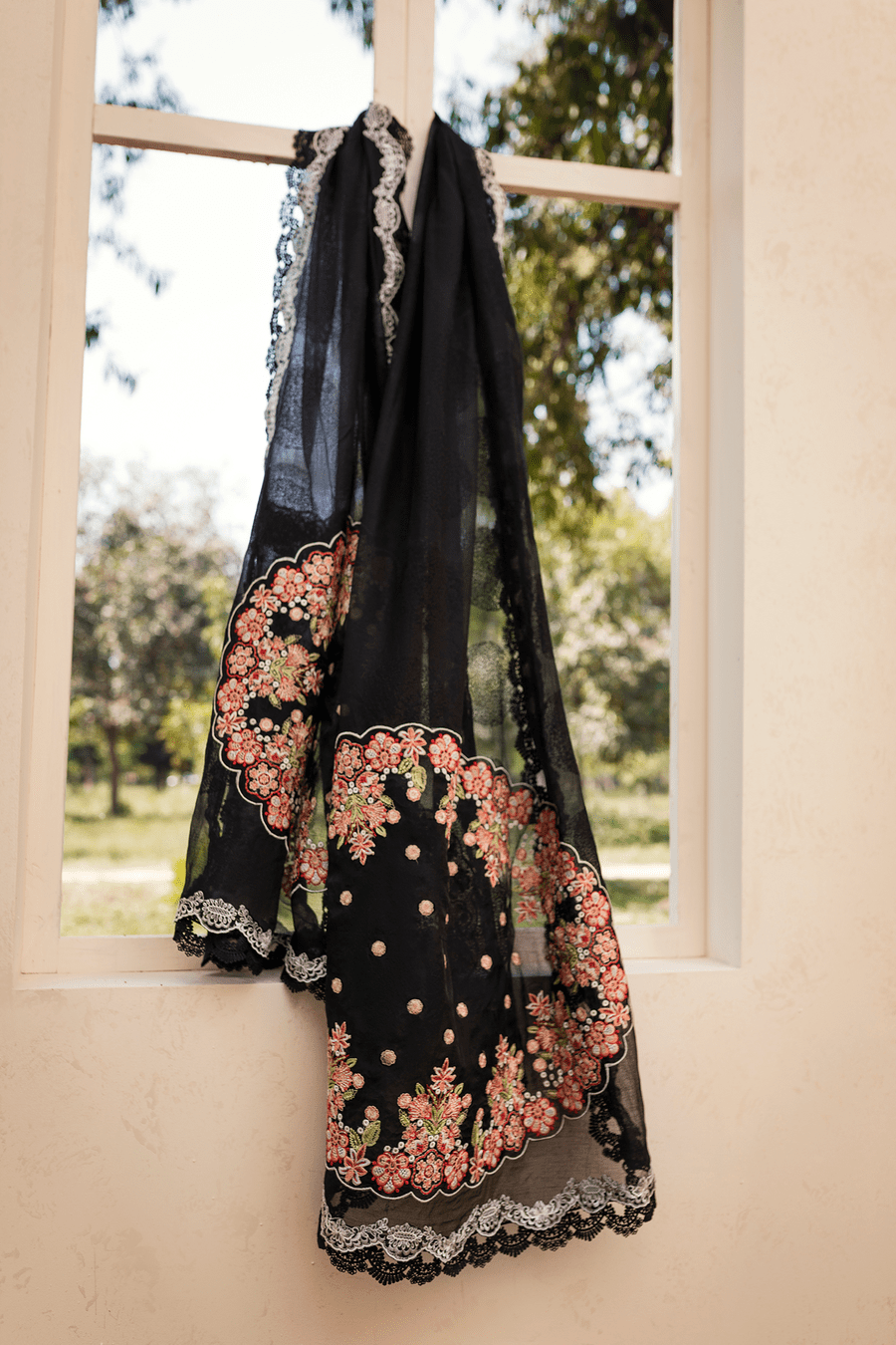 img_maryam_hussain_lawn_22_awwal_boutique