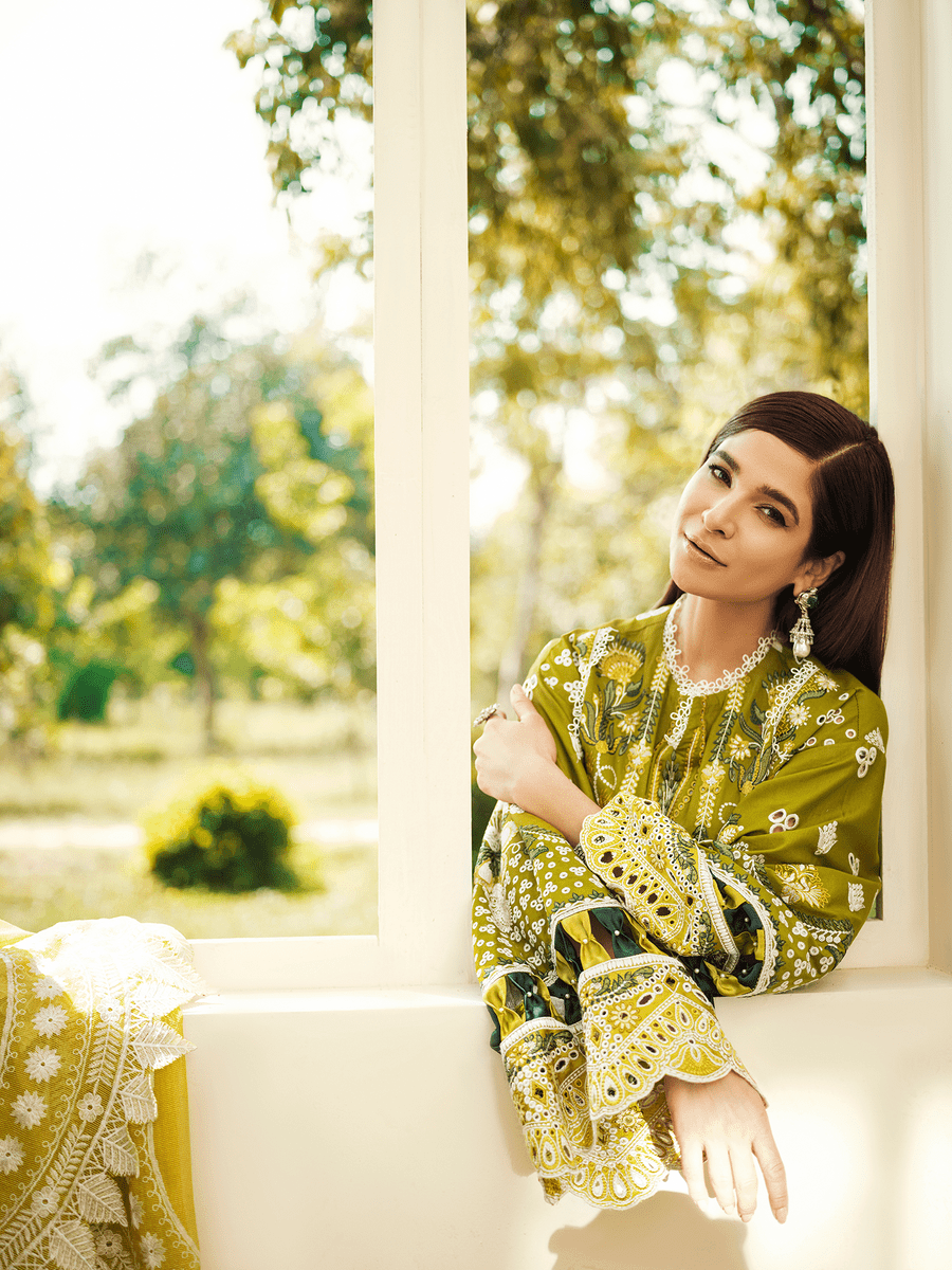 img_maryam_hussain_luxury_lawn_22_awwal_boutique