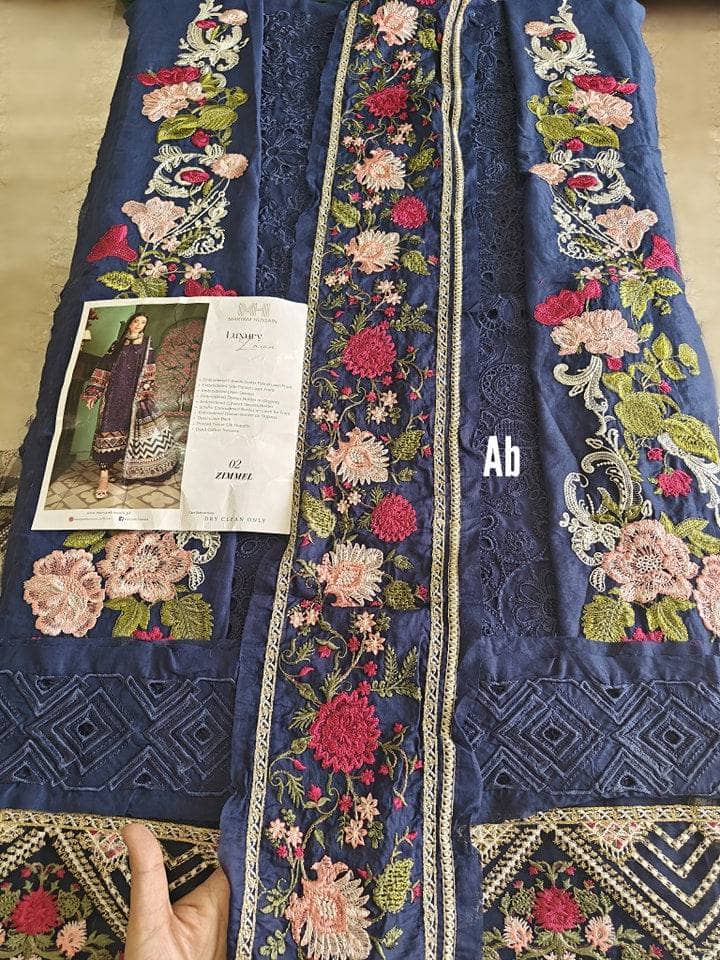 img_open_pic_maryam_hussain_lawn_23_awwal_boutique