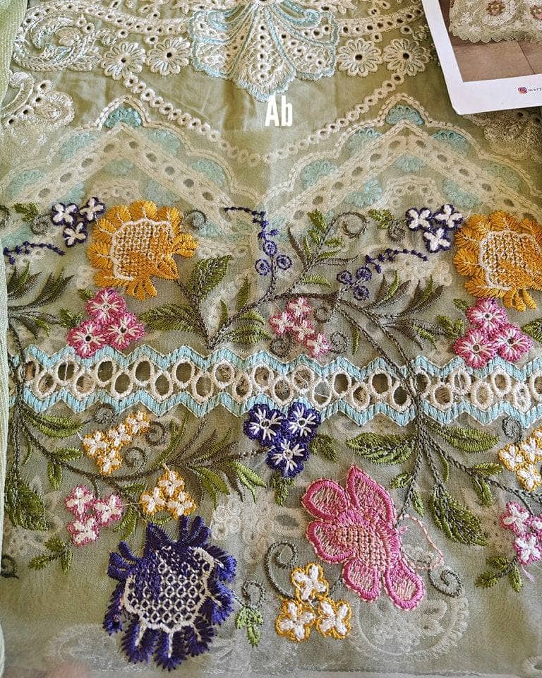 img_open_pic_maryam_hussain_lawn_23_awwal_boutique