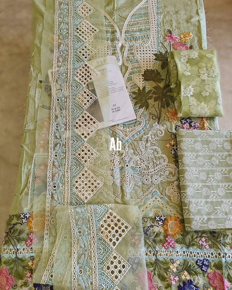 img_open_pic_maryam_hussain_lawn_23_awwal_boutique