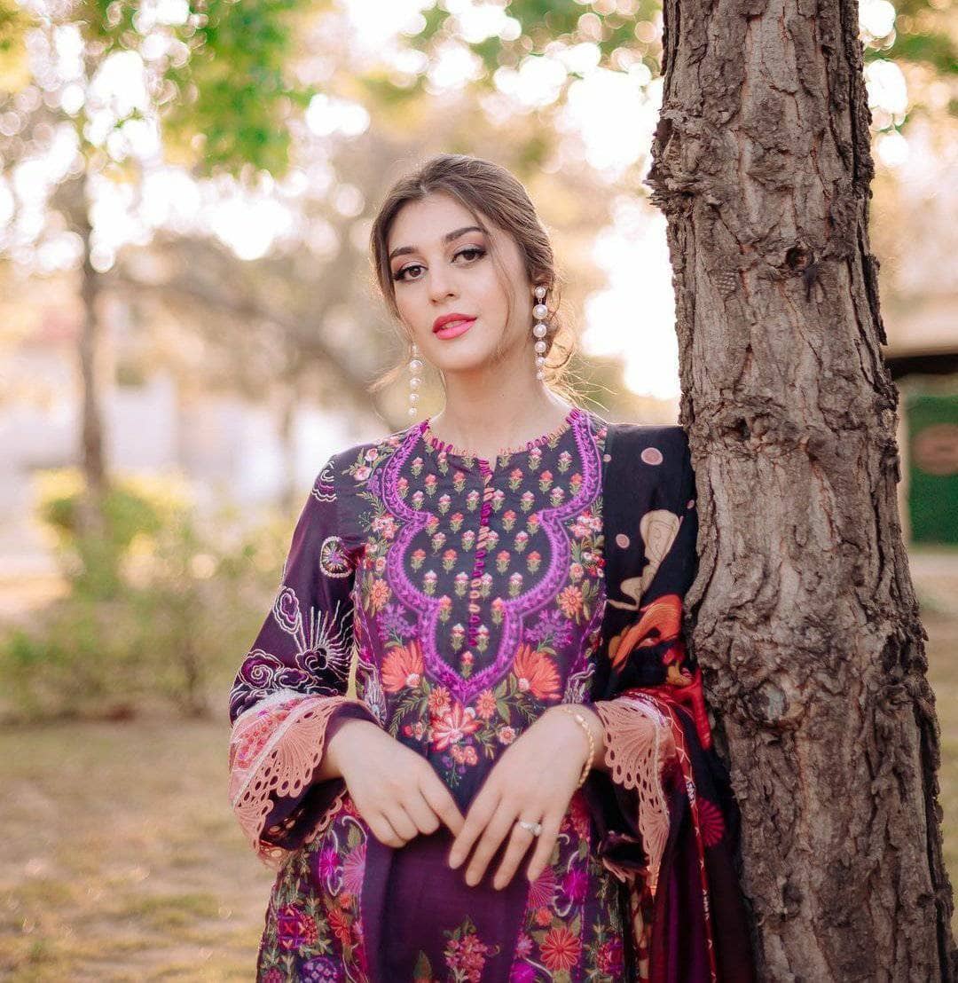 img_maryam_hussain_luxury_lawn_2021_awwal_boutique