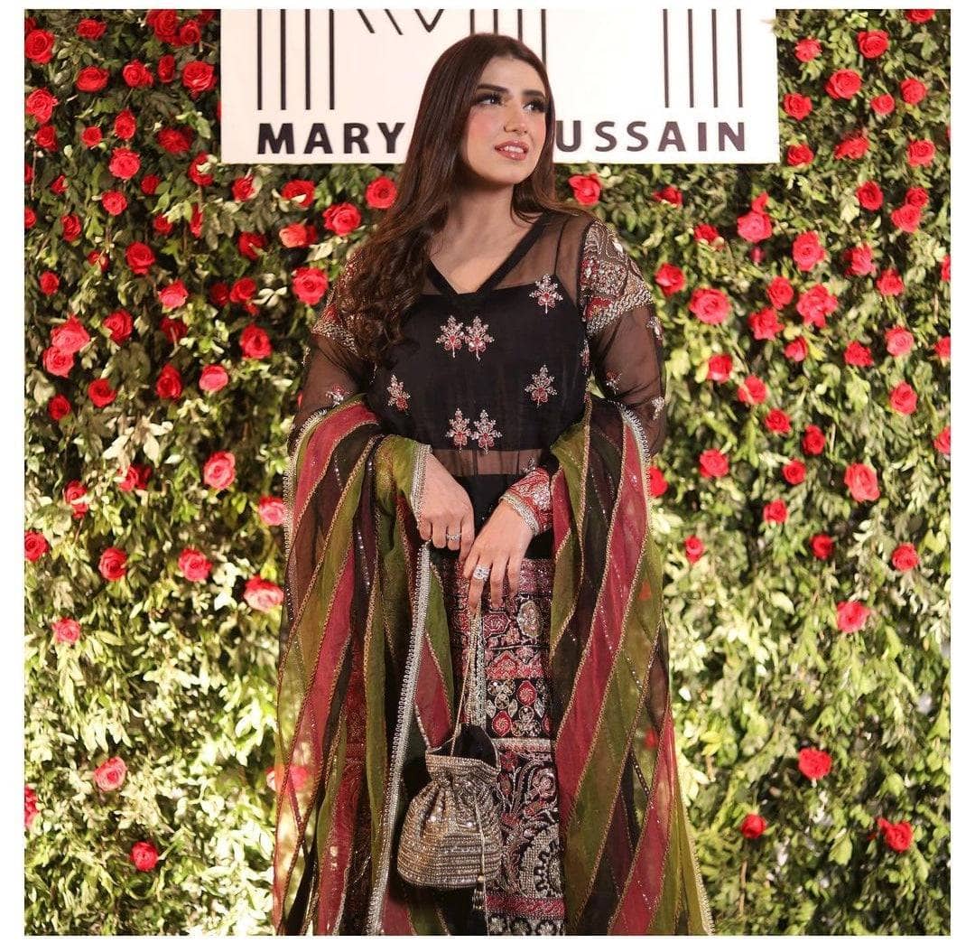 img_spotted_in_maryam_hussain_awwal_boutique