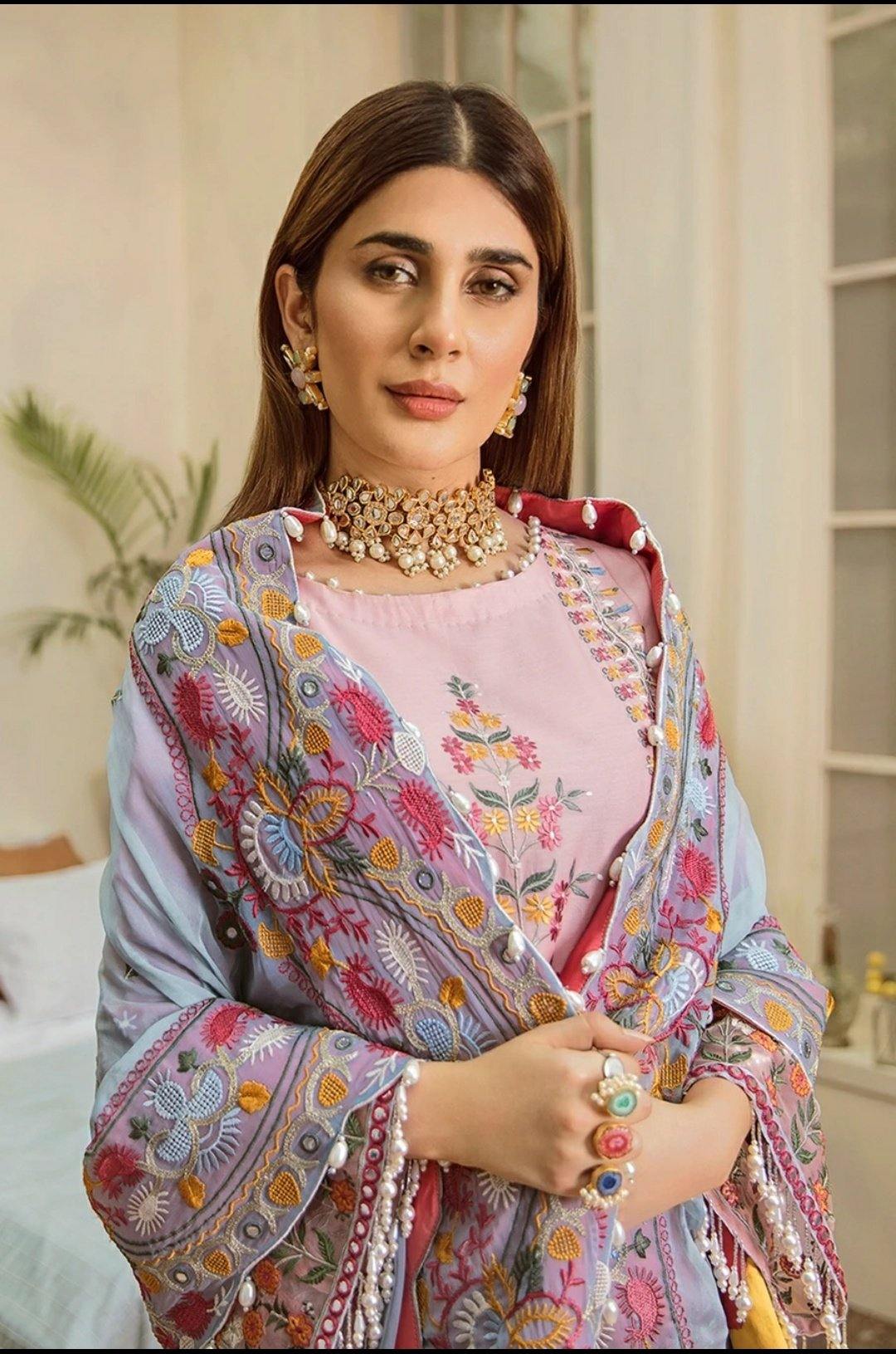 img_maryam_hussain_lawn_collection_awwal_boutique