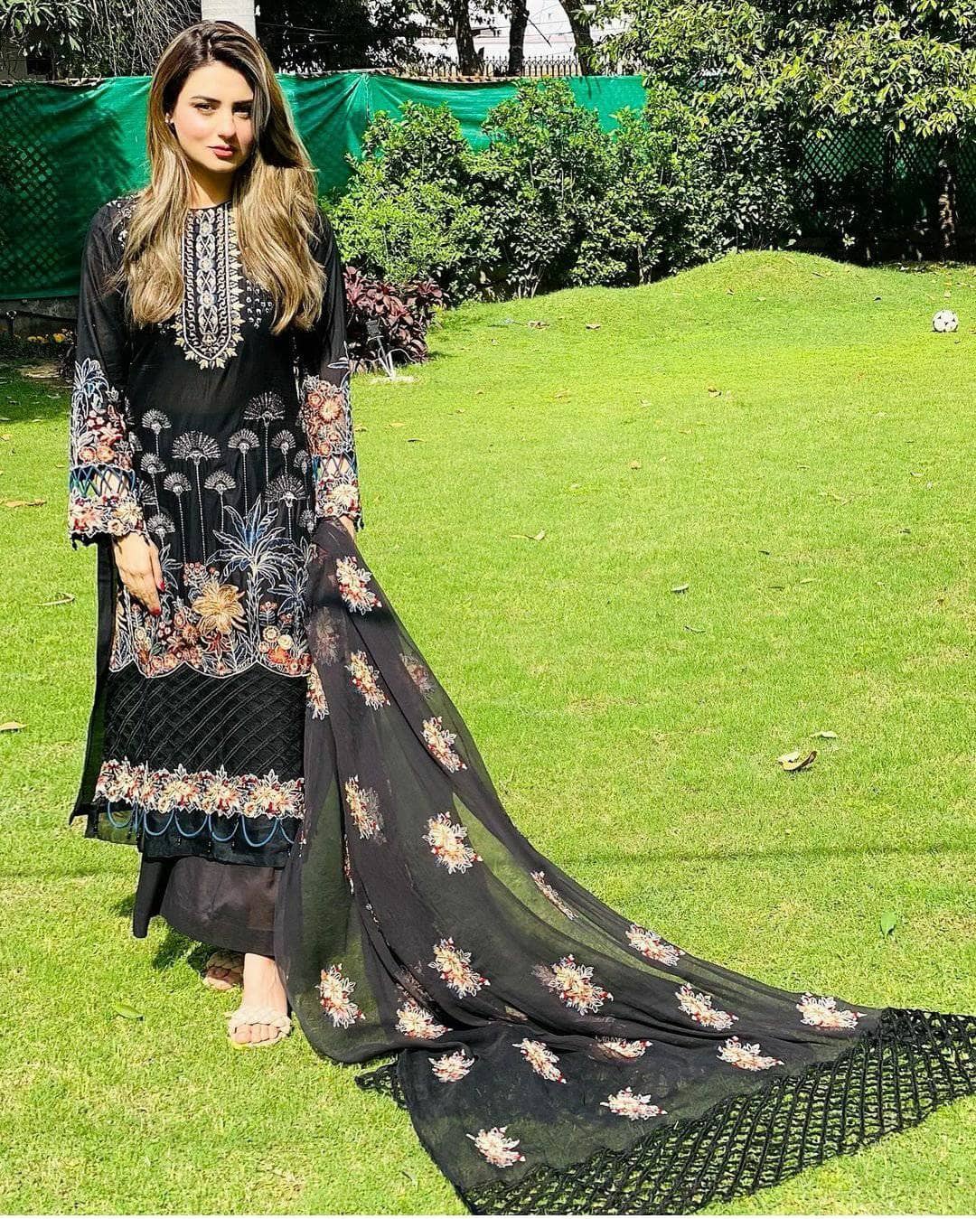 img_motifz_premium_lawn_2021_awwal_boutique