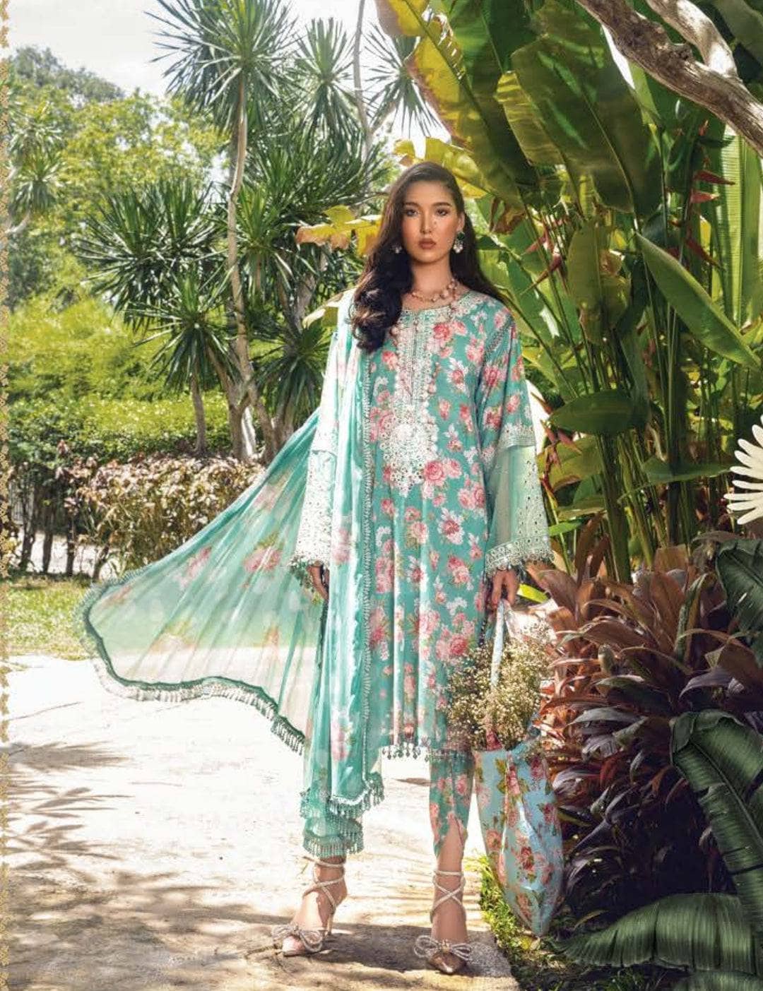img_maria_b_m_prints_lawn_22_awwal_boutique