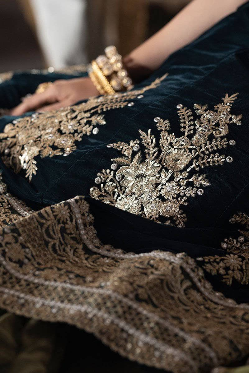 img_mushq_tehzeeb_velvet_edition_awwal_boutique