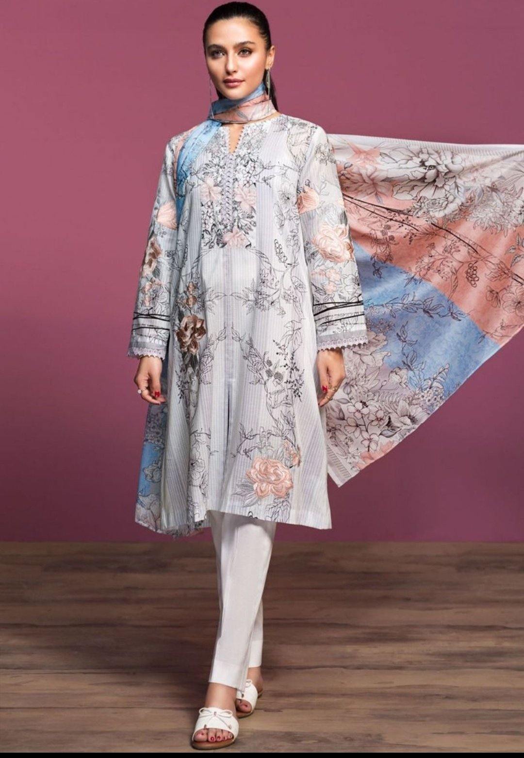 img_nishat_lawn_collection_2020_awwal_boutique