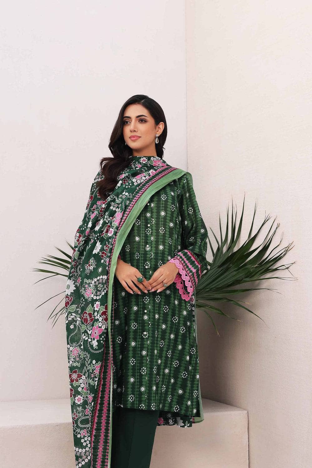 Img_nishat_lawn_nisha_awwal_boutique