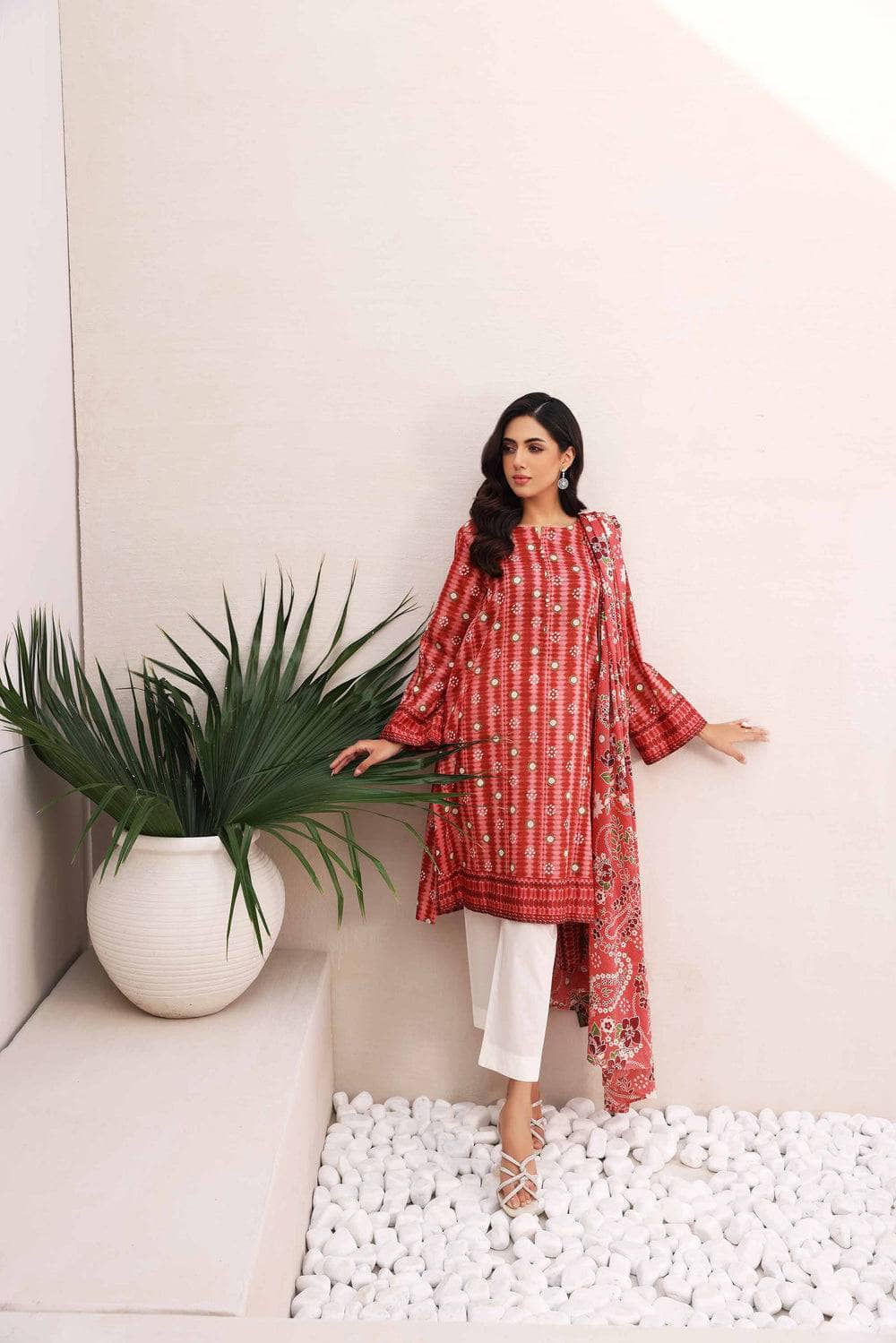 Img_nishat_lawn_nisha_23_awwal_boutique