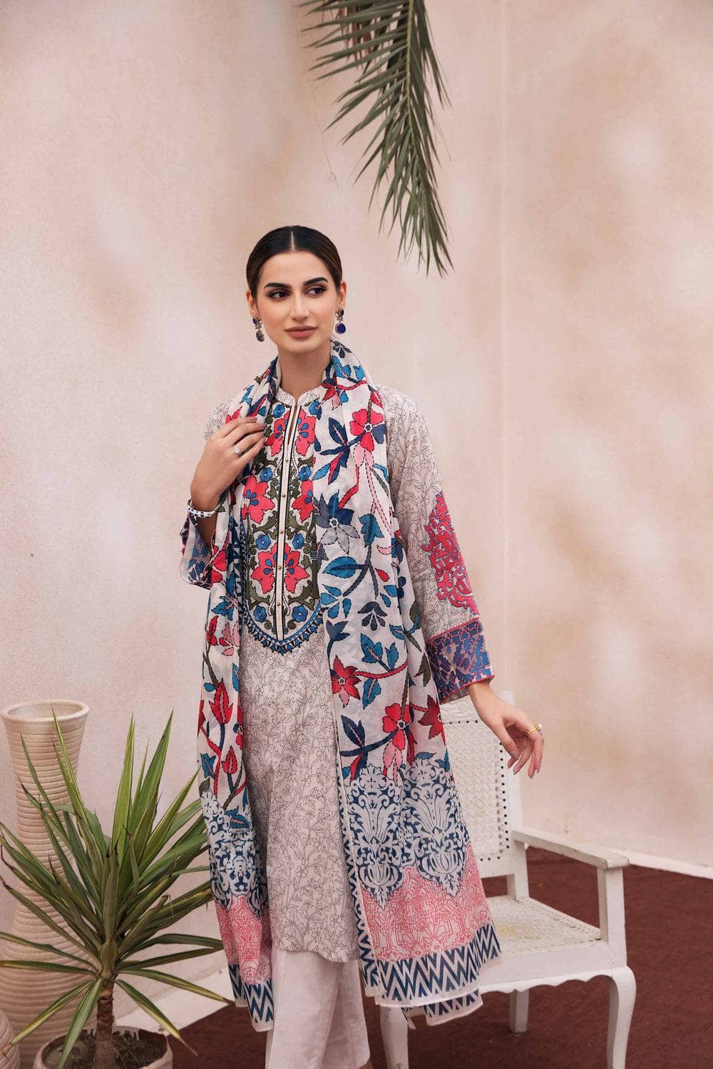 Img_nishat_lawn_nisha_23_awwal_boutique