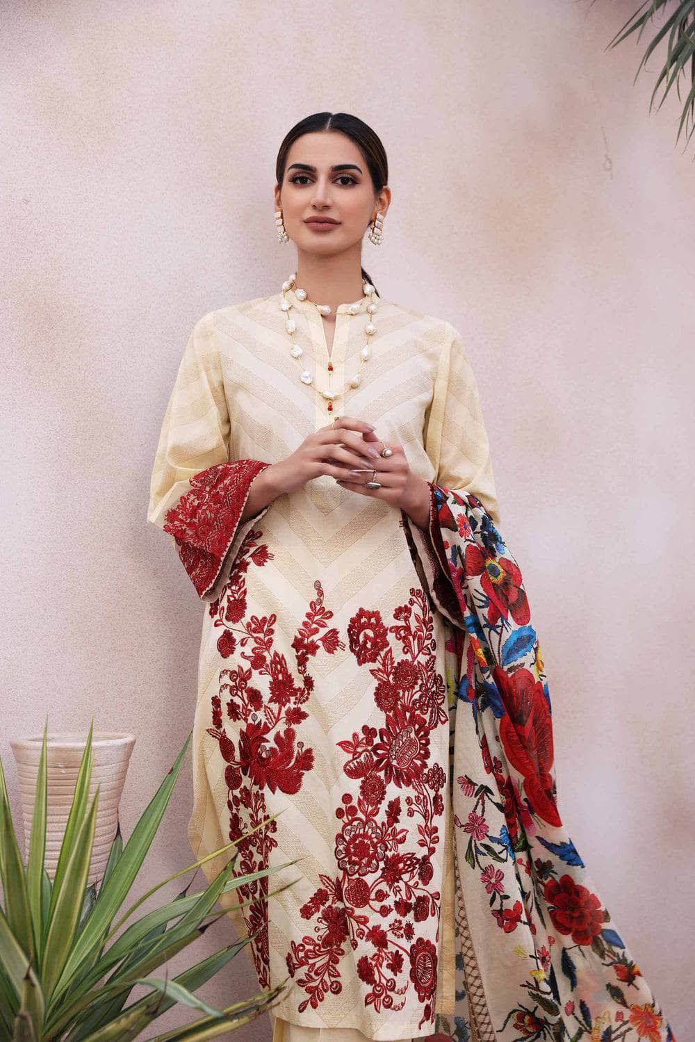 Img_nishat_lawn_nisha_23_awwal_boutique