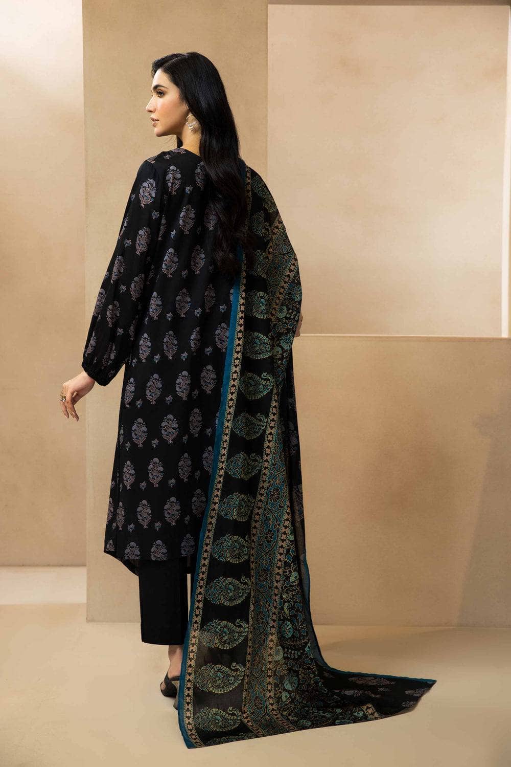 Img_nishat_lawn_nisha_awwal_boutique