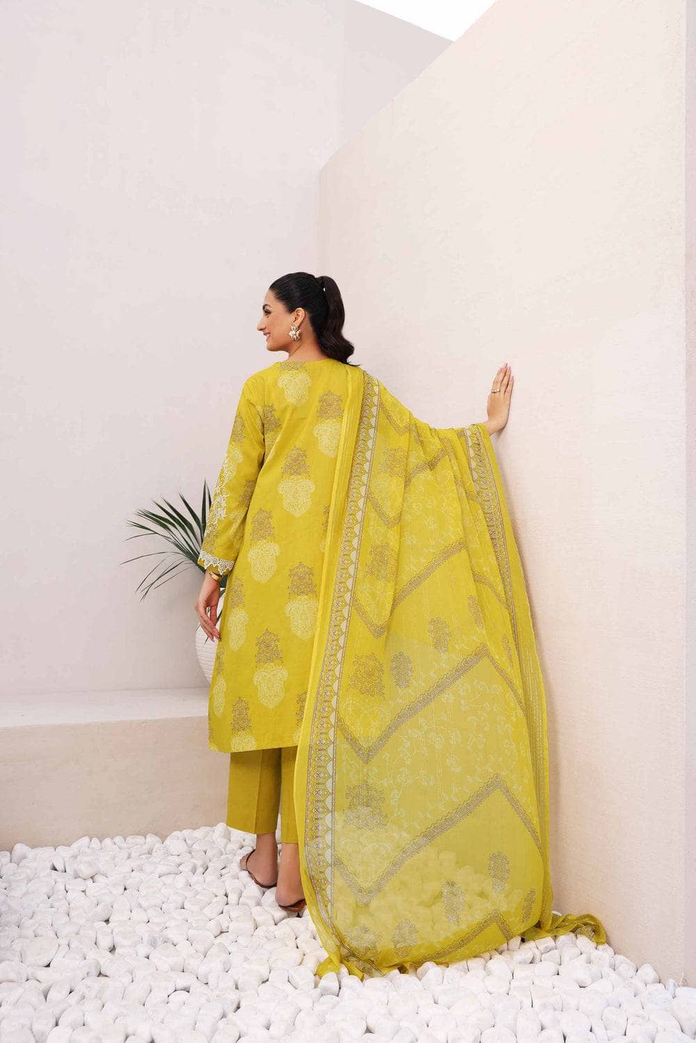 img_nishat_lawn_23_nisha_awwal_boutique