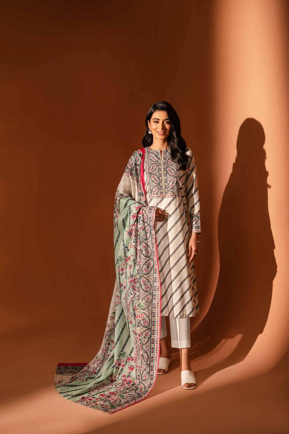 Img_nishat_lawn_ramdan_edit_awwal_boutique