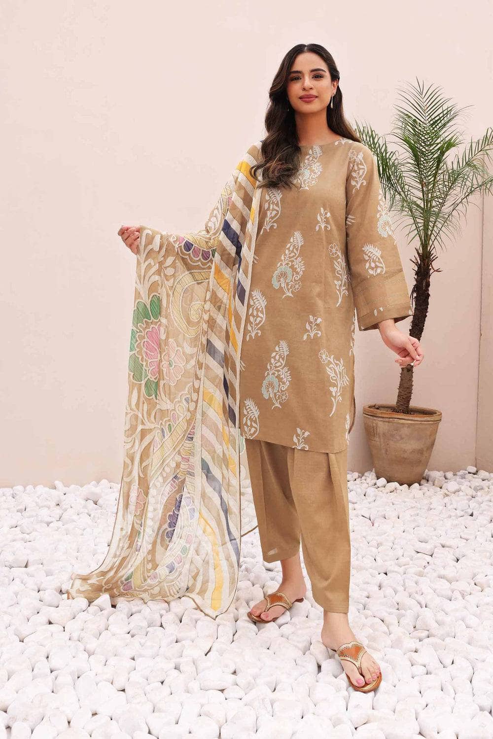 img_nishat_lawn_23_nisha_awwal_boutique
