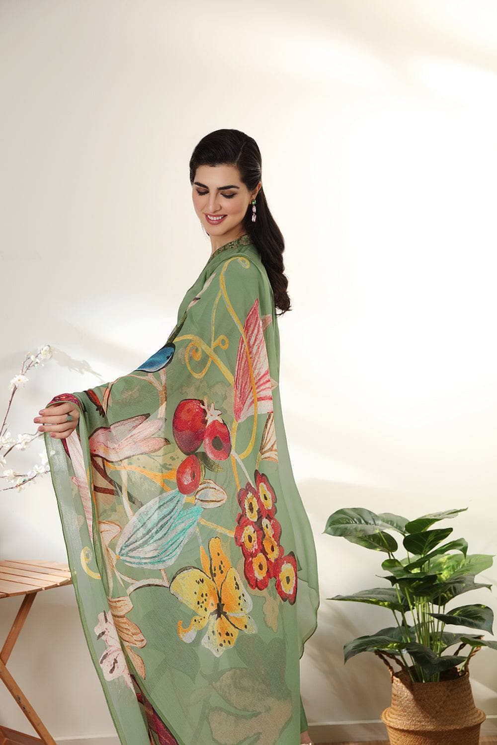 Img_nishat_linen_lawn_22_awwal_boutique