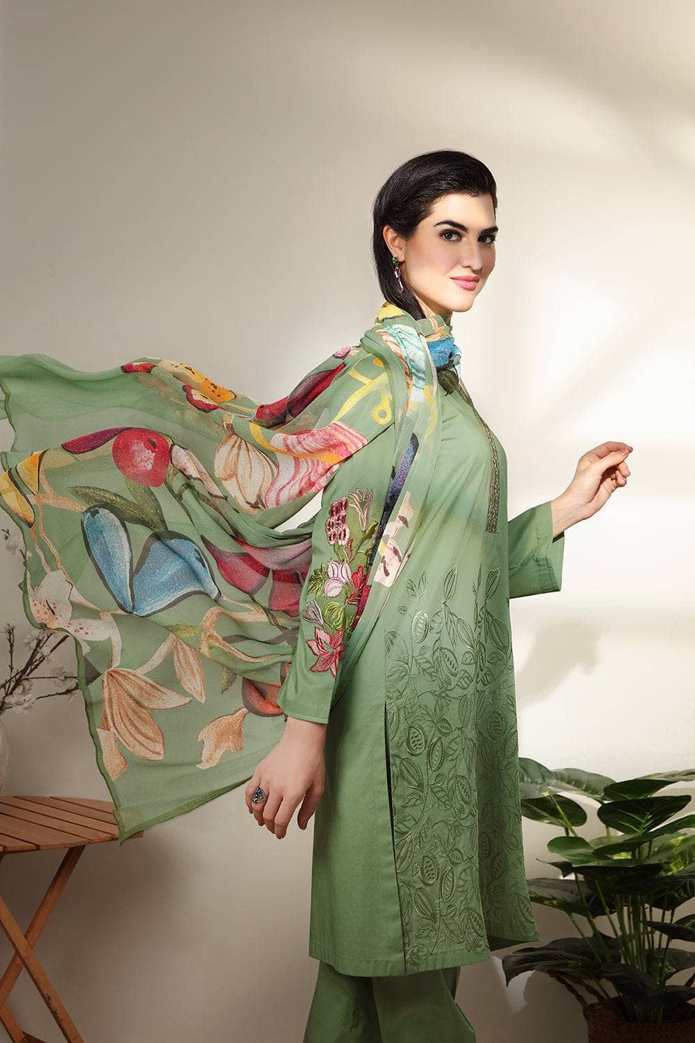 Img_nishat_linen_lawn_22_awwal_boutique