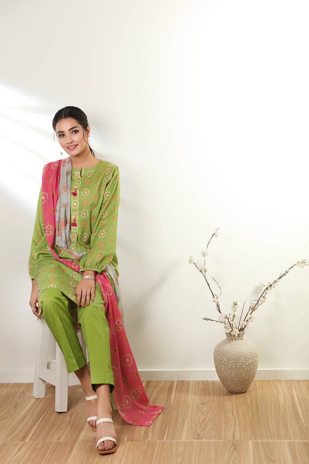 img_nishat_linen_lawn_2022_awwal_boutique