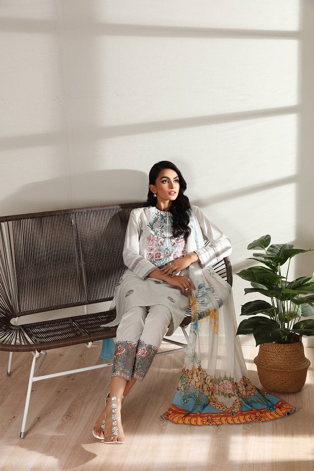 Img_nishat_linen_lawn_22_awwal_boutique