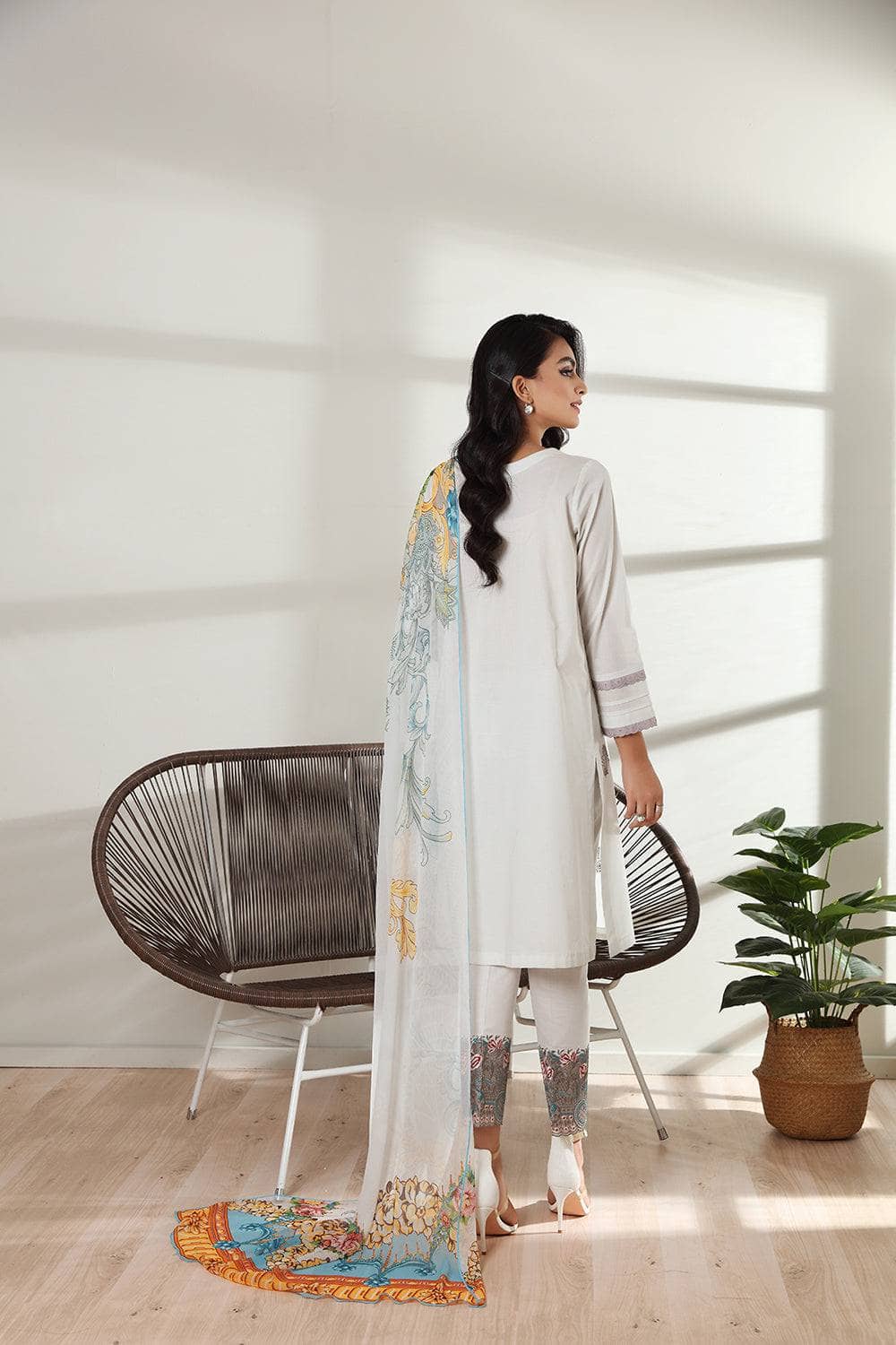 Img_nishat_linen_lawn_22_awwal_boutique