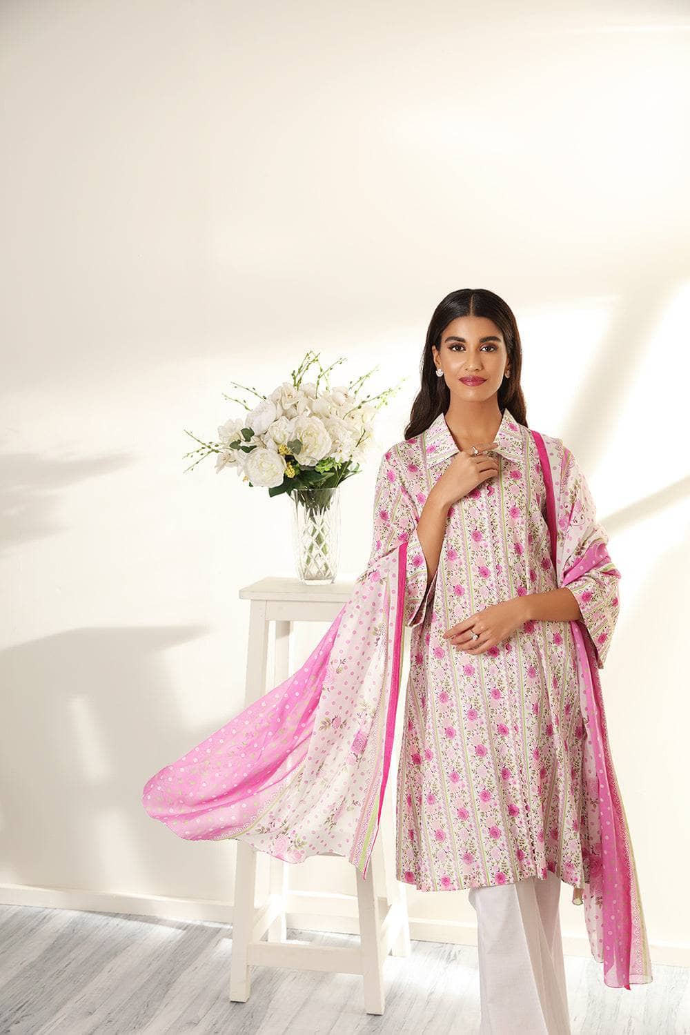 img_nishat_linen_lawn_2022_awwal_boutique