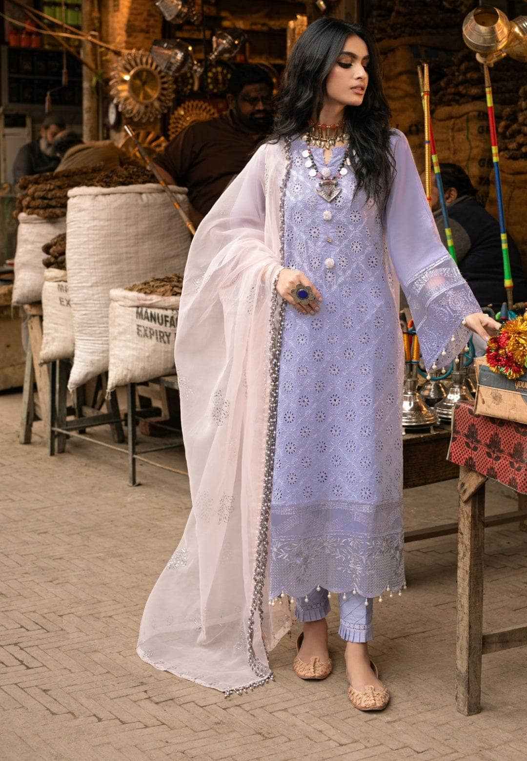 img_nureh_bazar_with_mukesh_dupatta_awwal_boutique