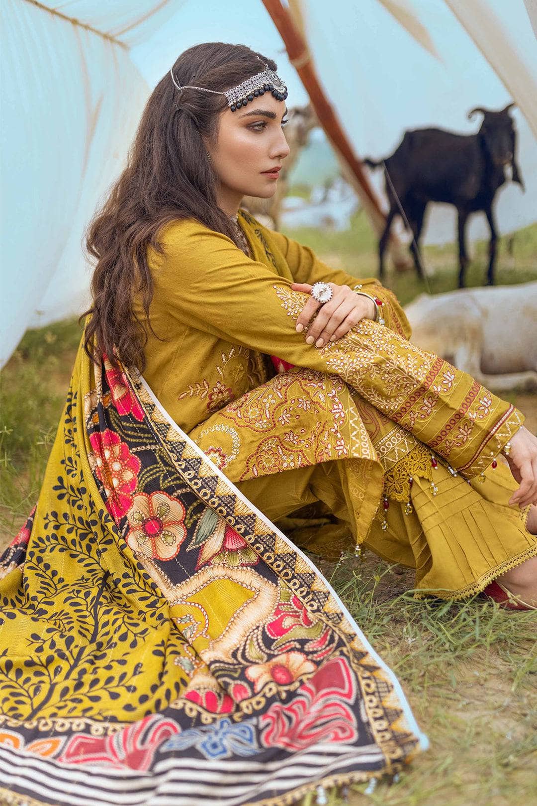 img_nureh_heerni_linen_awwal_boutique