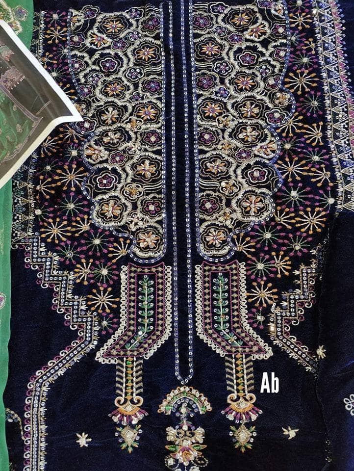 img_nureh_maya_velvet_awwal_boutique