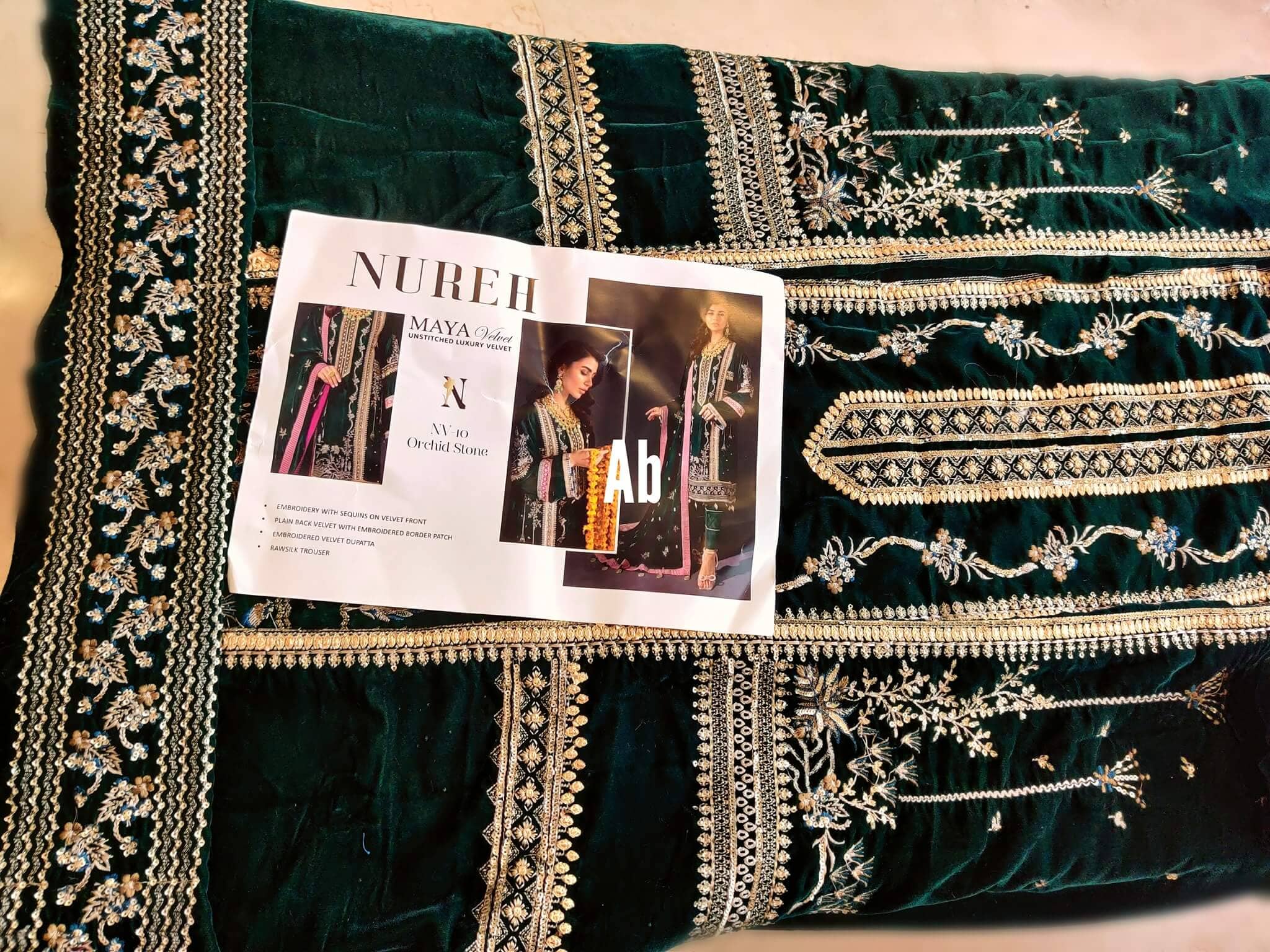 img_nureh_maya_velvet_awwal_boutique
