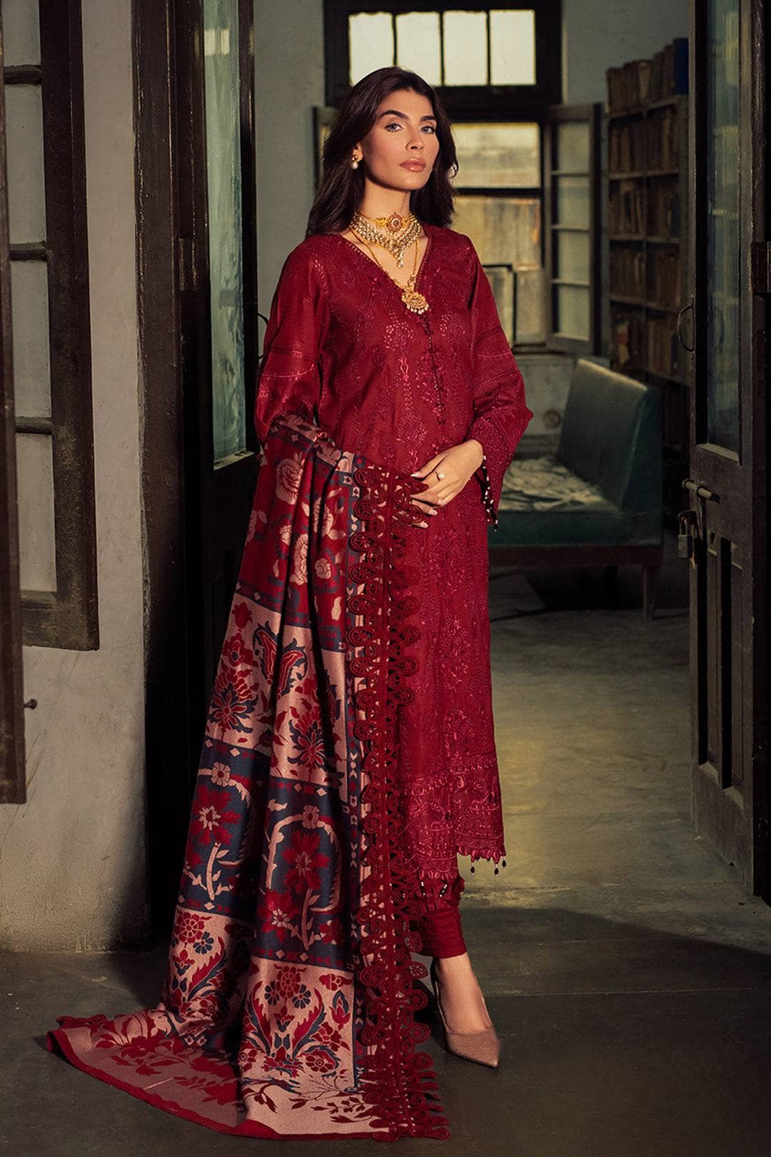 img_nureh_leather_peach_jacquard_shawl_awwal_boutique