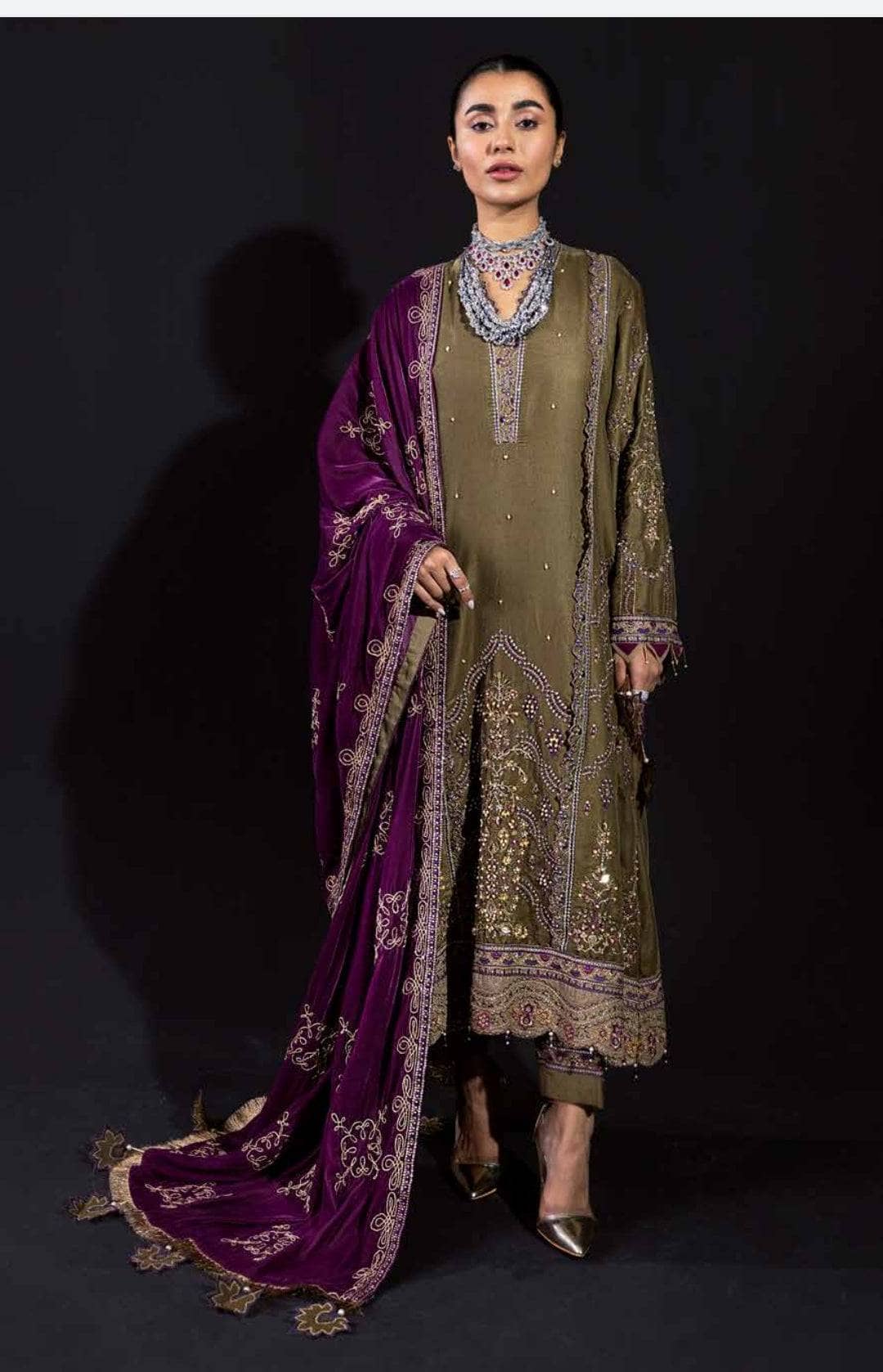 img_nureh_velvet_awwal_boutique