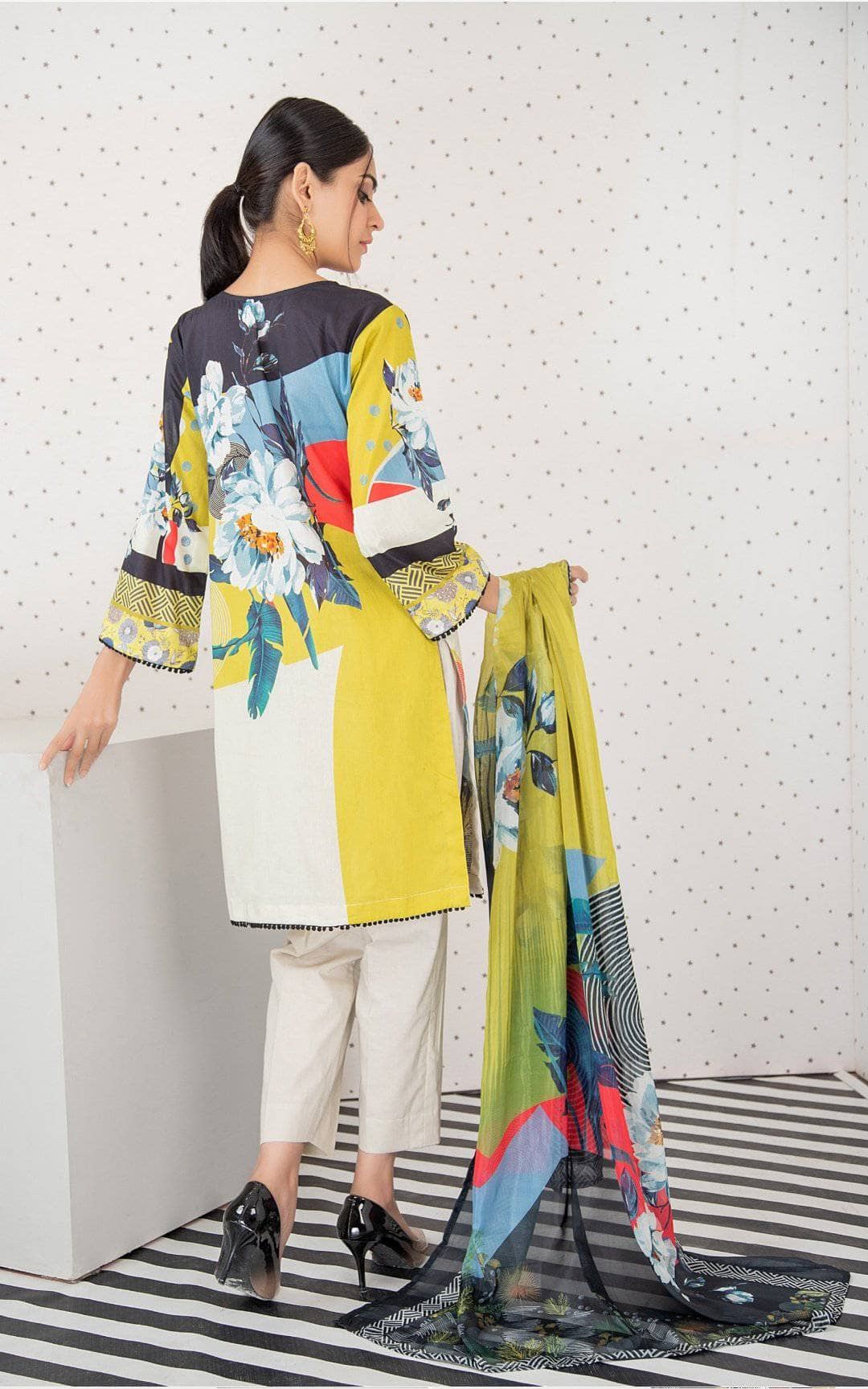 Orchid Lawn Pakistani Suit Orchid Printed Lawn with Silk Dupattaa