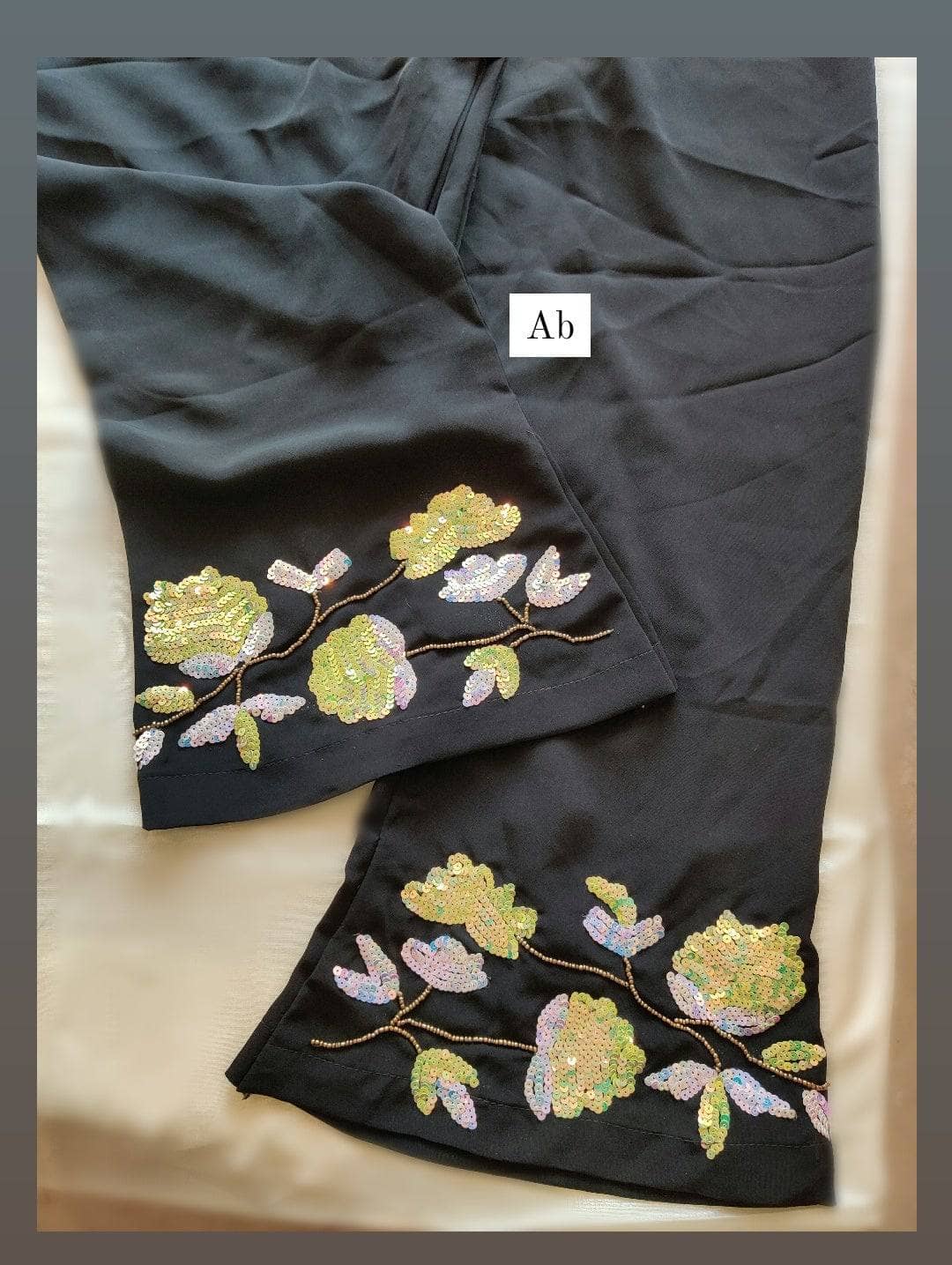 img_hand_embroidered_bellbottoms_awwal_boutique