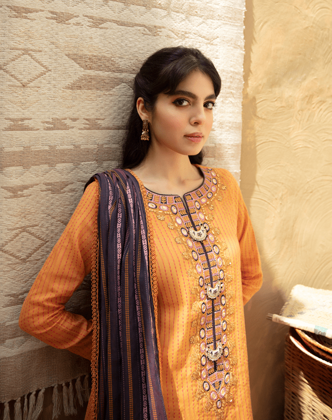img_q_line_by_qalamkar_luxury_lawn_2021_awwal_boutique