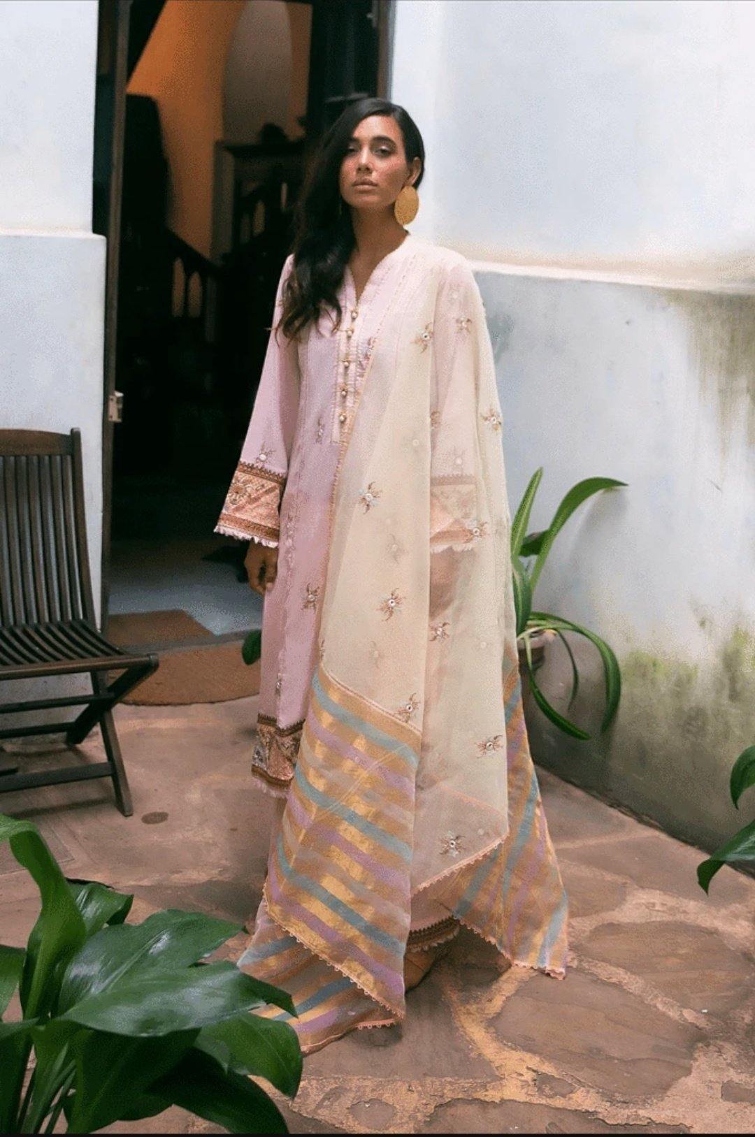 img_qalamkar_lawn_2020_awwal_boutique