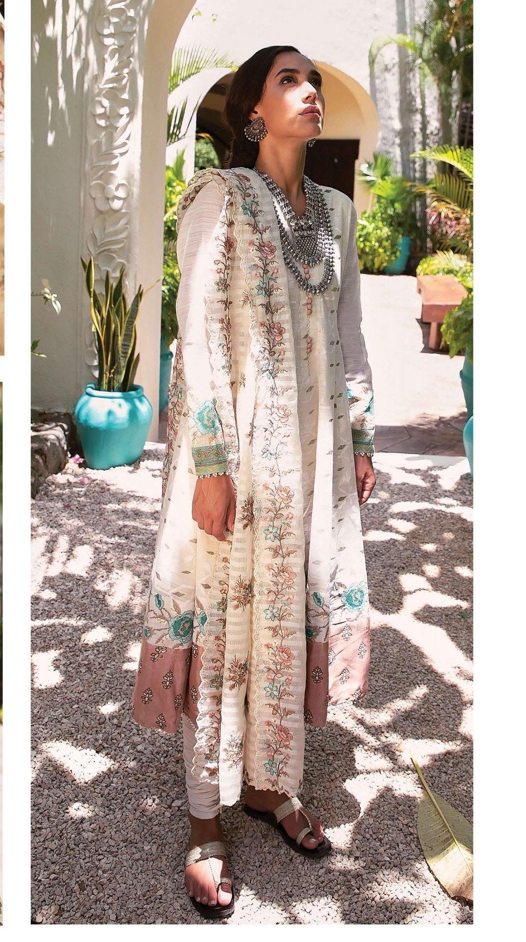 img_qalamkar_lawn_2020_awwal_boutique